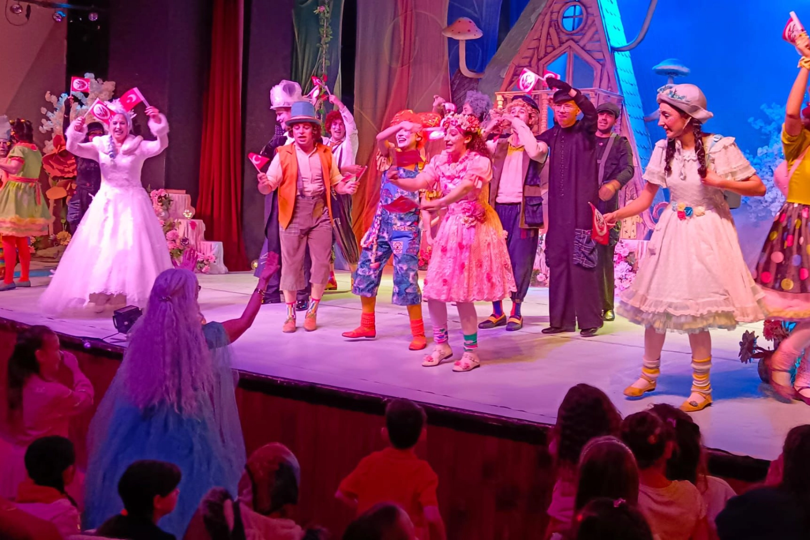 “Bencil Dev” ile 23 Nisan Coşkusu Sahneye Taşındı