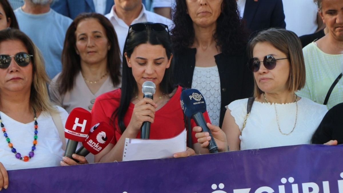 Adıyaman Kadın Platformu’ndan Kürt kadınlarına yönelik söylemler ve nafaka tartışmalarına tepki - Videolu Haber