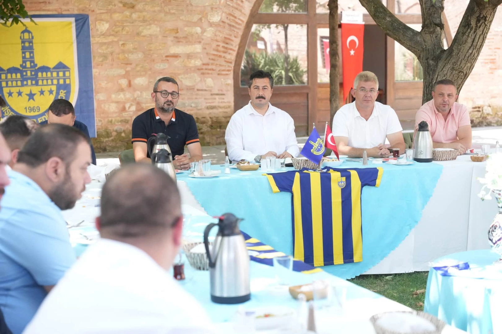 Yenişehir Belediyespor’da Yeni Sezon Öncesi Yönetim Buluşması